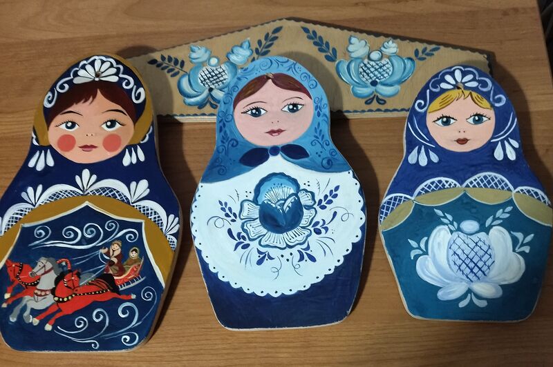 Файл:Матрёшки по мотивам Гжели. Кирпичникова.jpg