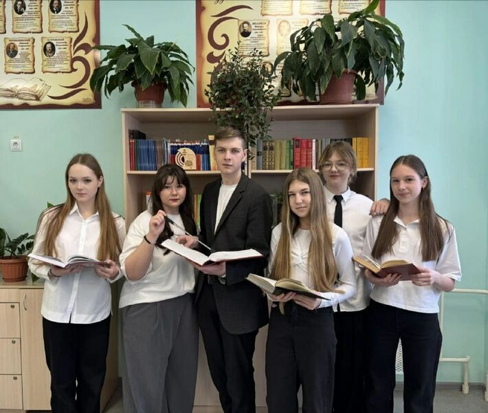 Файл:Читающие лингвисты команда.jpg